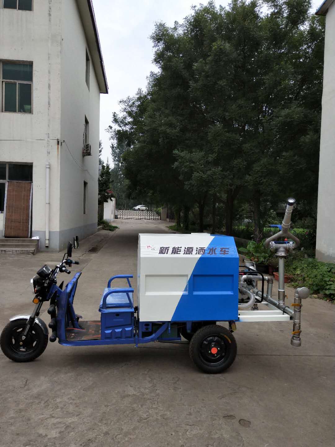 灑水、高炮兩用電動(dòng)三輪車